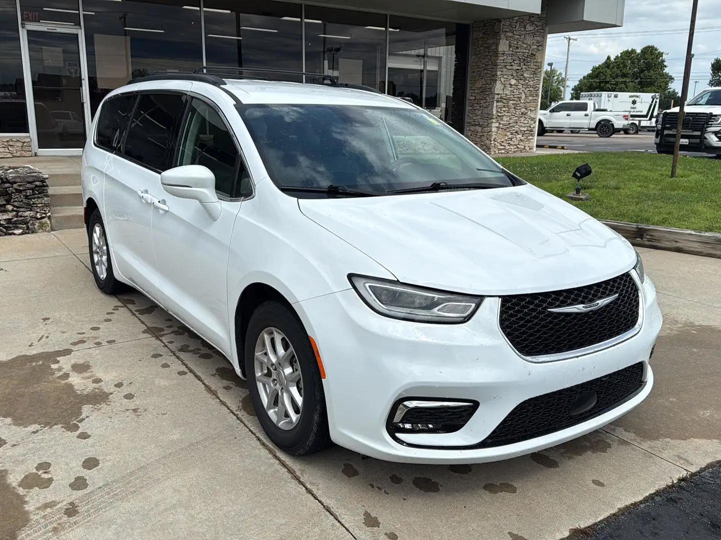 2022 Chrysler Pacifica Touring L's photo