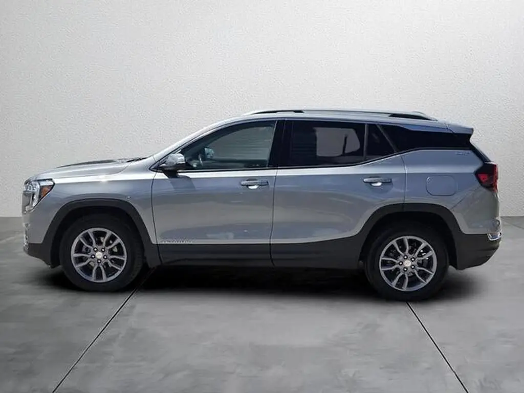 2024 GMC Terrain SLT AWD photo 4