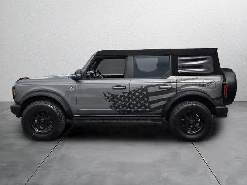 2021 Ford Bronco Outer Banks Advanced 4x4 photo 3
