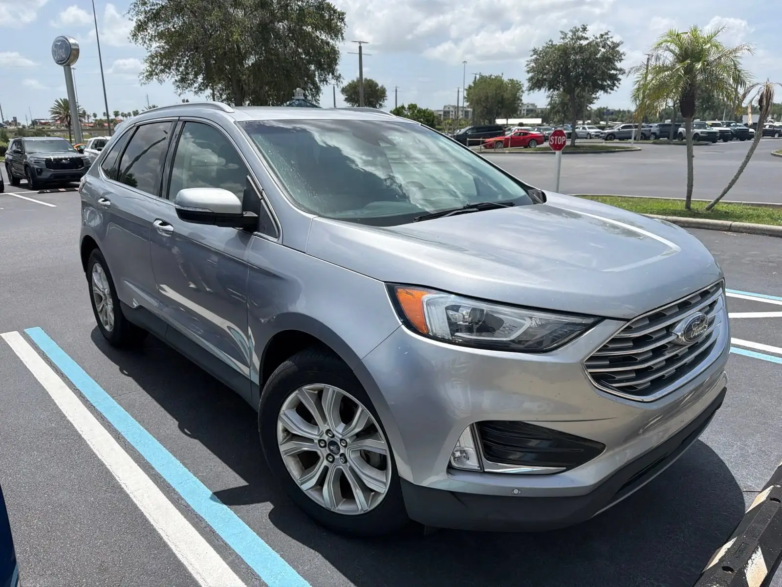 2020 Ford Edge Titanium photo 1
