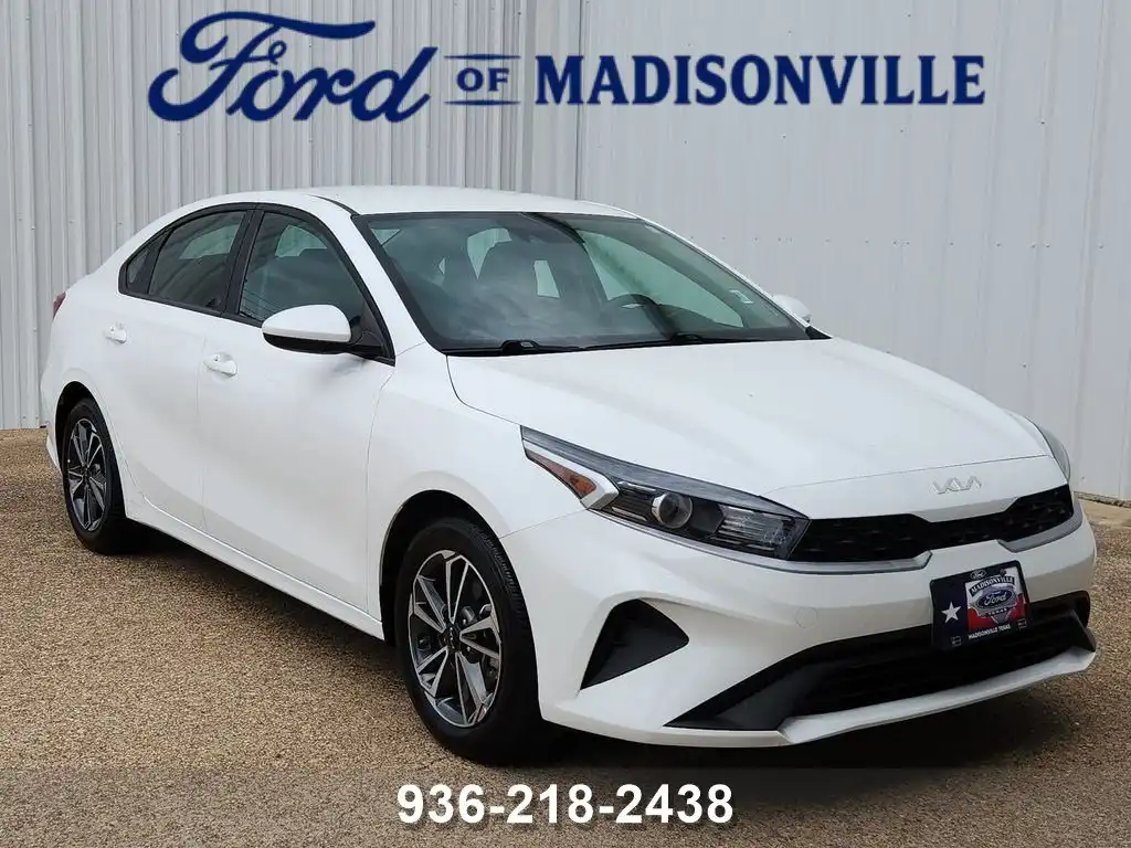 2023 Kia Forte LXS AT's photo