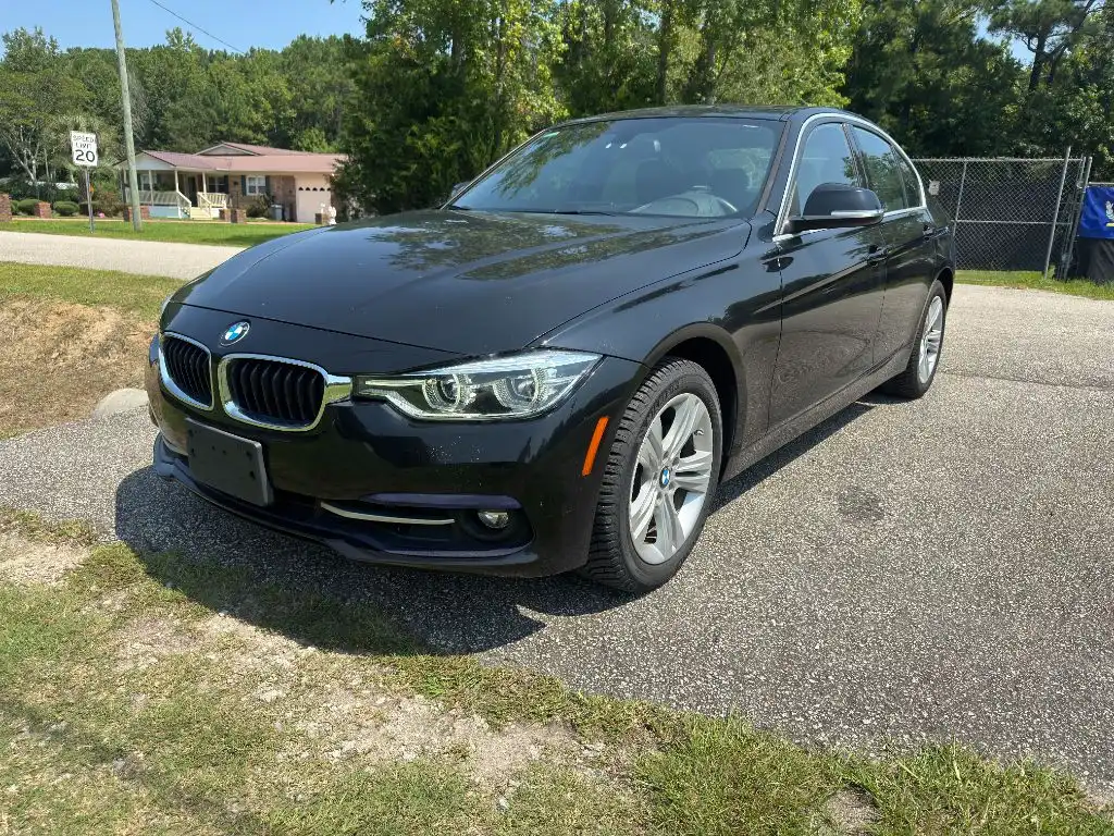 2018 BMW 3 Series 330i xDrive Sedan's photo