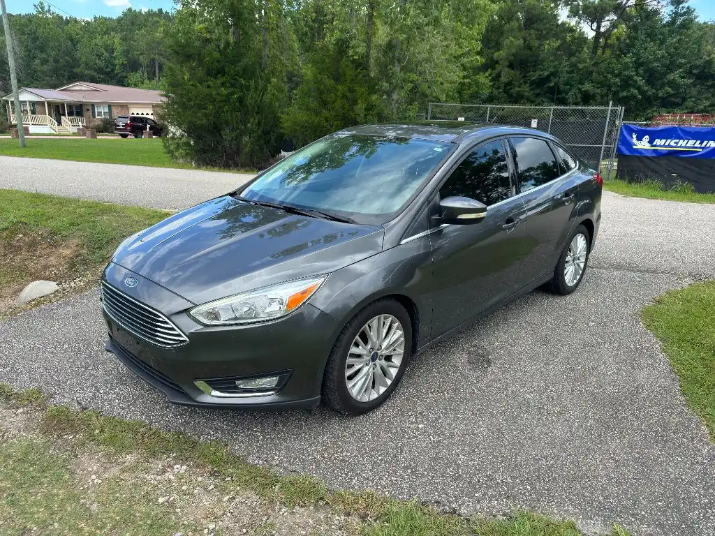 2018 Ford Focus Sedan Titanium's photo