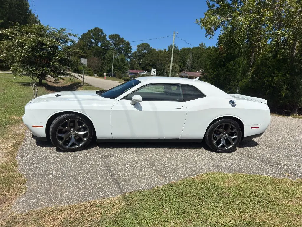 2015 Dodge Challenger SXT Plus photo 5