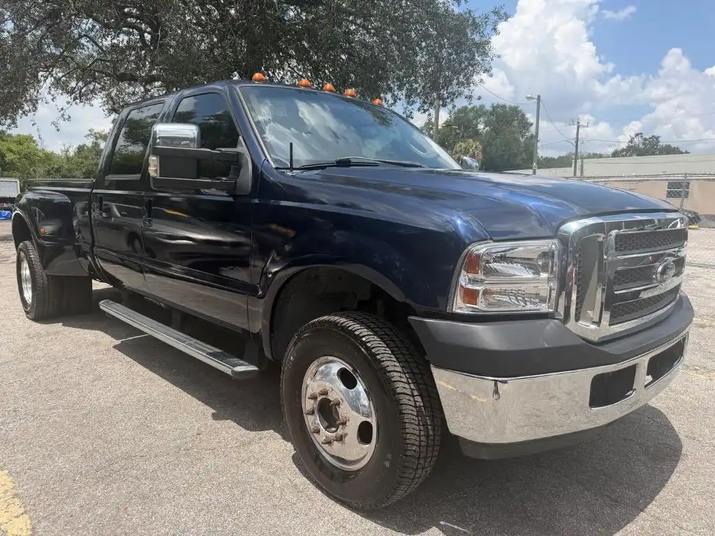 2004 Ford F-350 XLT Crew Cab SWB DRW's photo