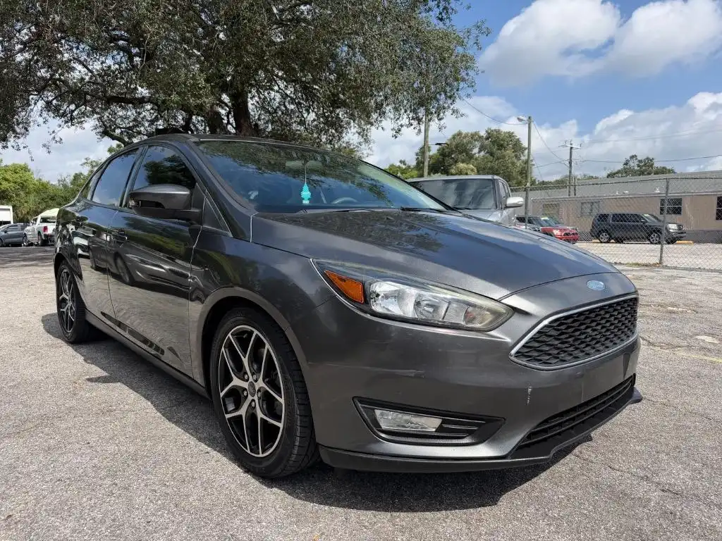 2018 Ford Focus Sedan SEL's photo
