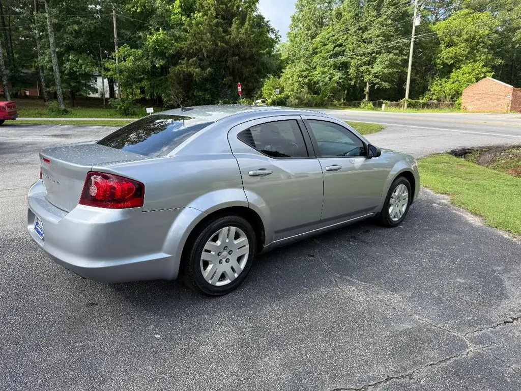 2014 Dodge Avenger SE photo 4