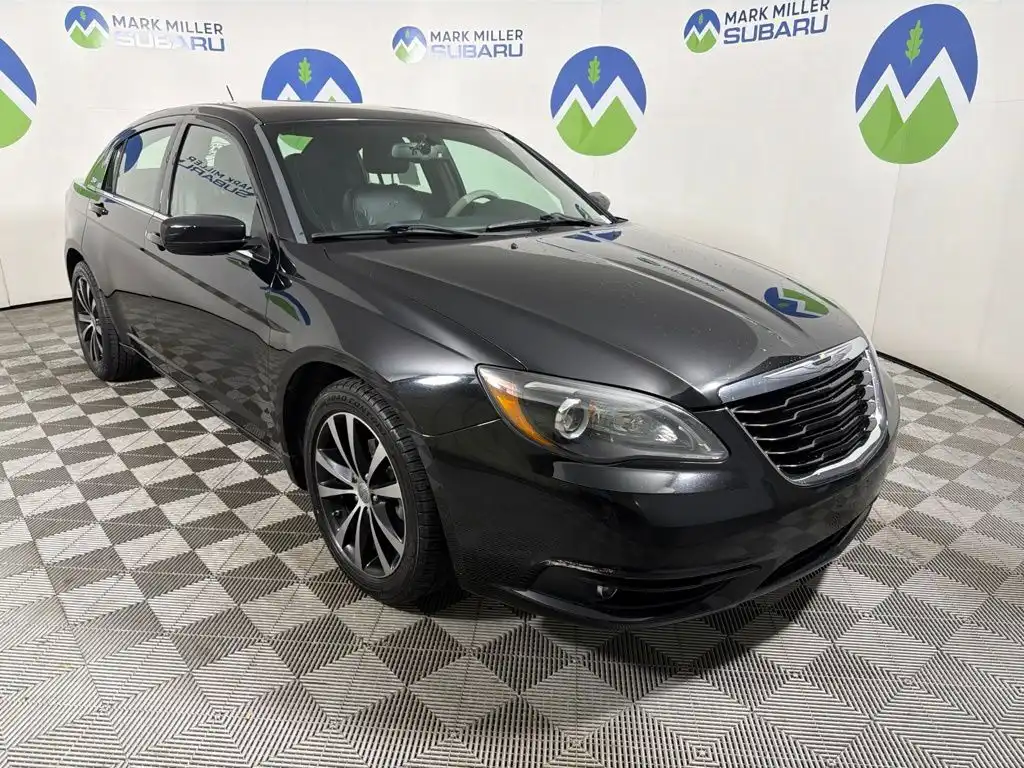 2013 Chrysler 200 Limited's photo