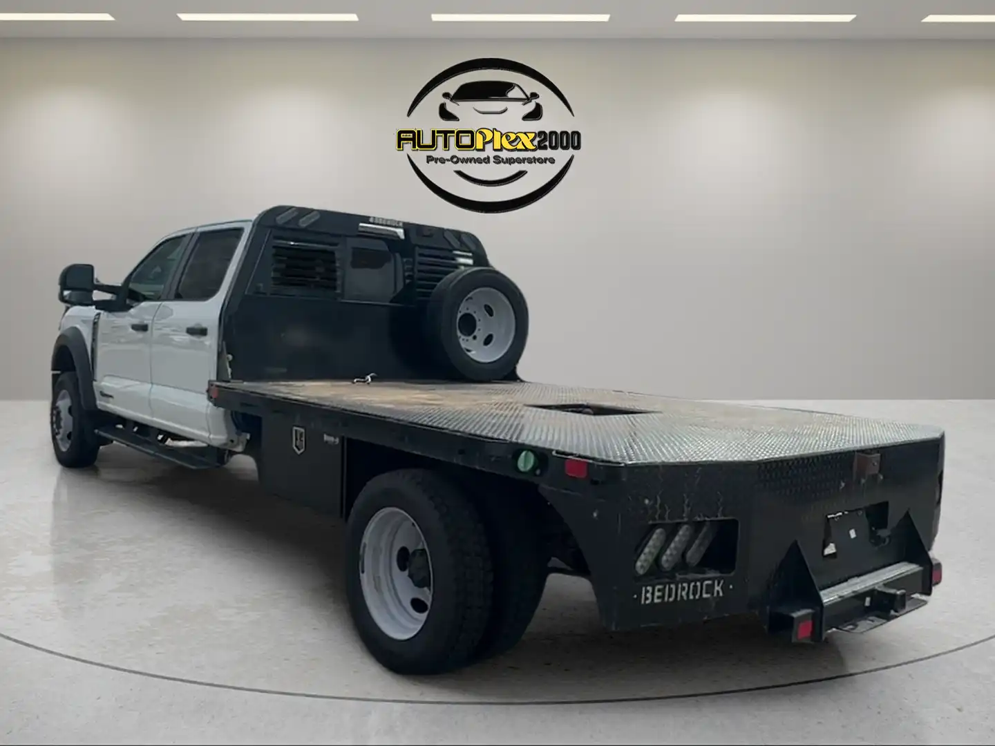 2023 Ford F-550 XL 4WD Crew Cab DRW 203 in's photo