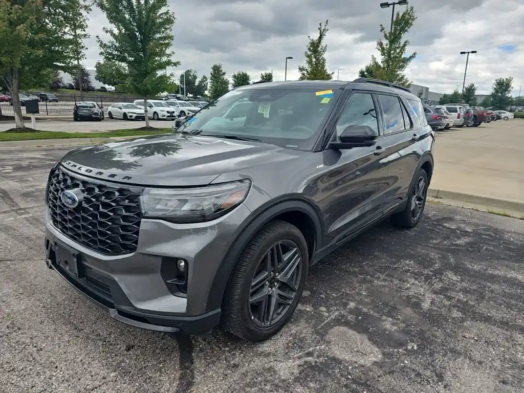 2025 Ford Explorer ST-LINE 4WD (PL535)'s photo