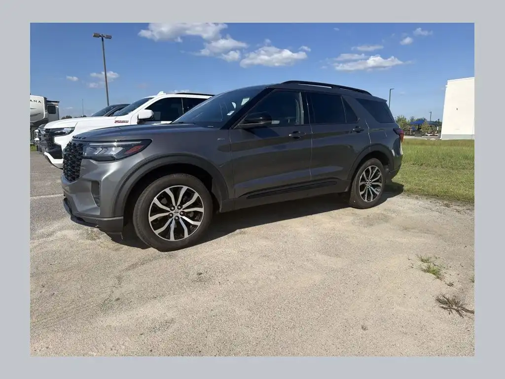 2026 Ford Explorer ST-Line 4WD's photo