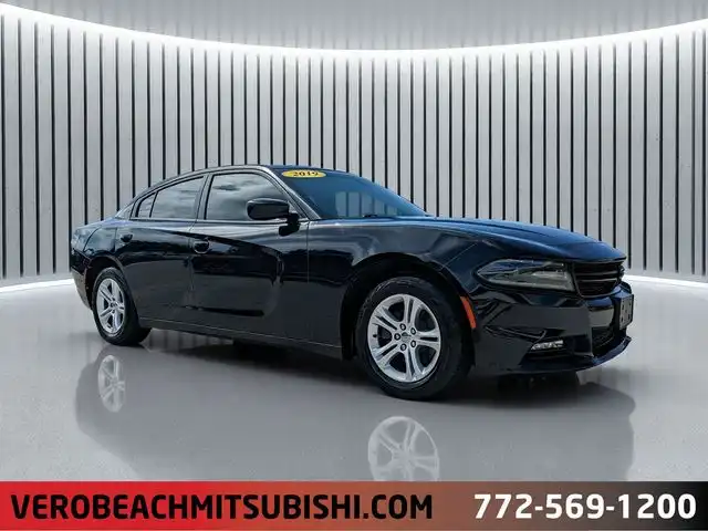 2019 Dodge Charger SXT's photo