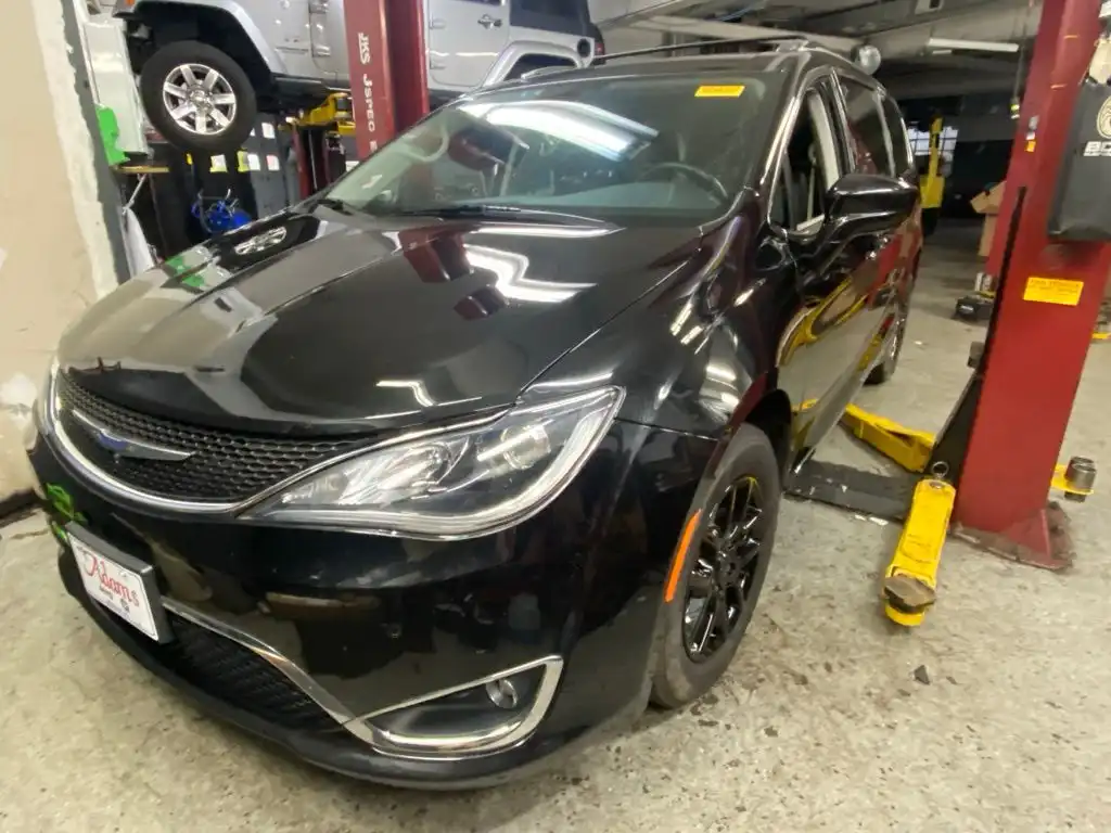 2020 Chrysler Pacifica Touring L's photo