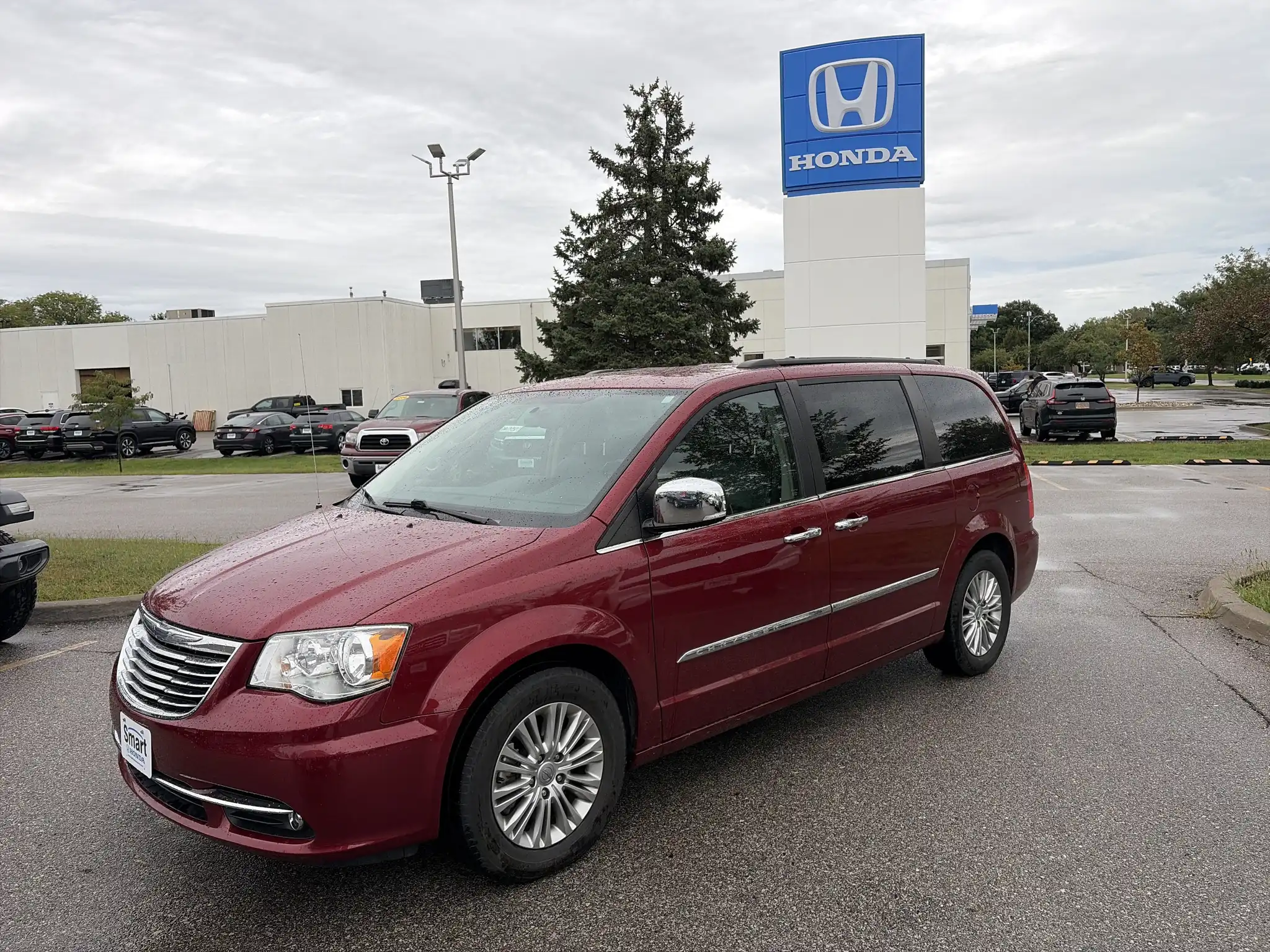 2015 Chrysler Town & Country Touring L's photo