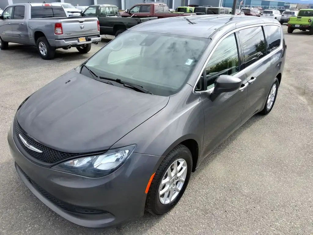 2023 Chrysler Voyager LX's photo