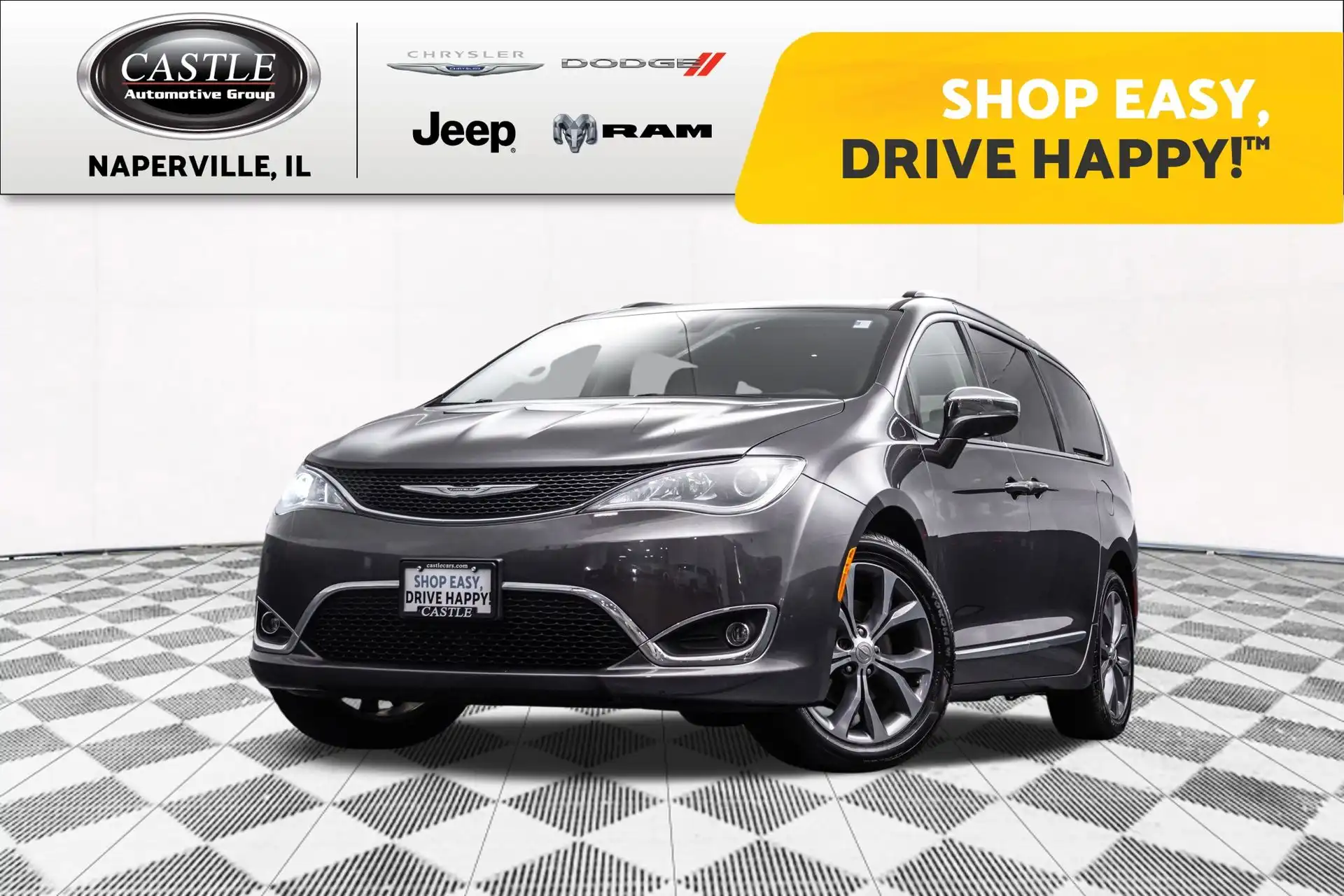 2017 Chrysler Pacifica Limited's photo