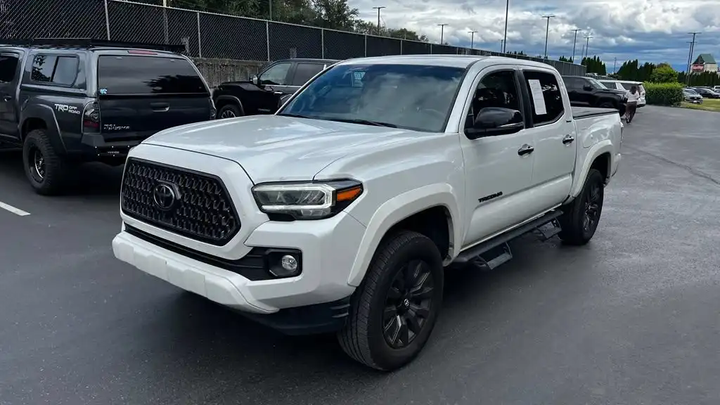 2023 Toyota Tacoma Limited Double Cab 4WD V6 Auto Short Bed's photo