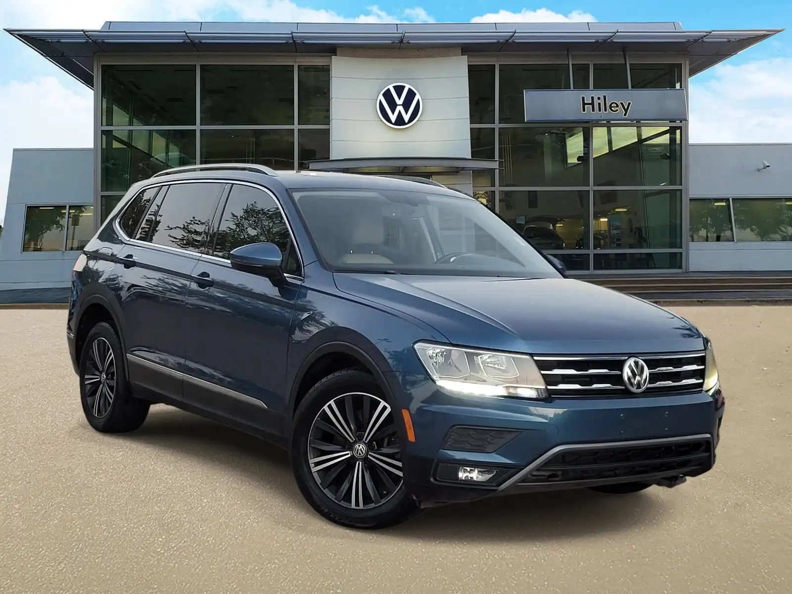 2018 Volkswagen Tiguan 2.0T SEL's photo