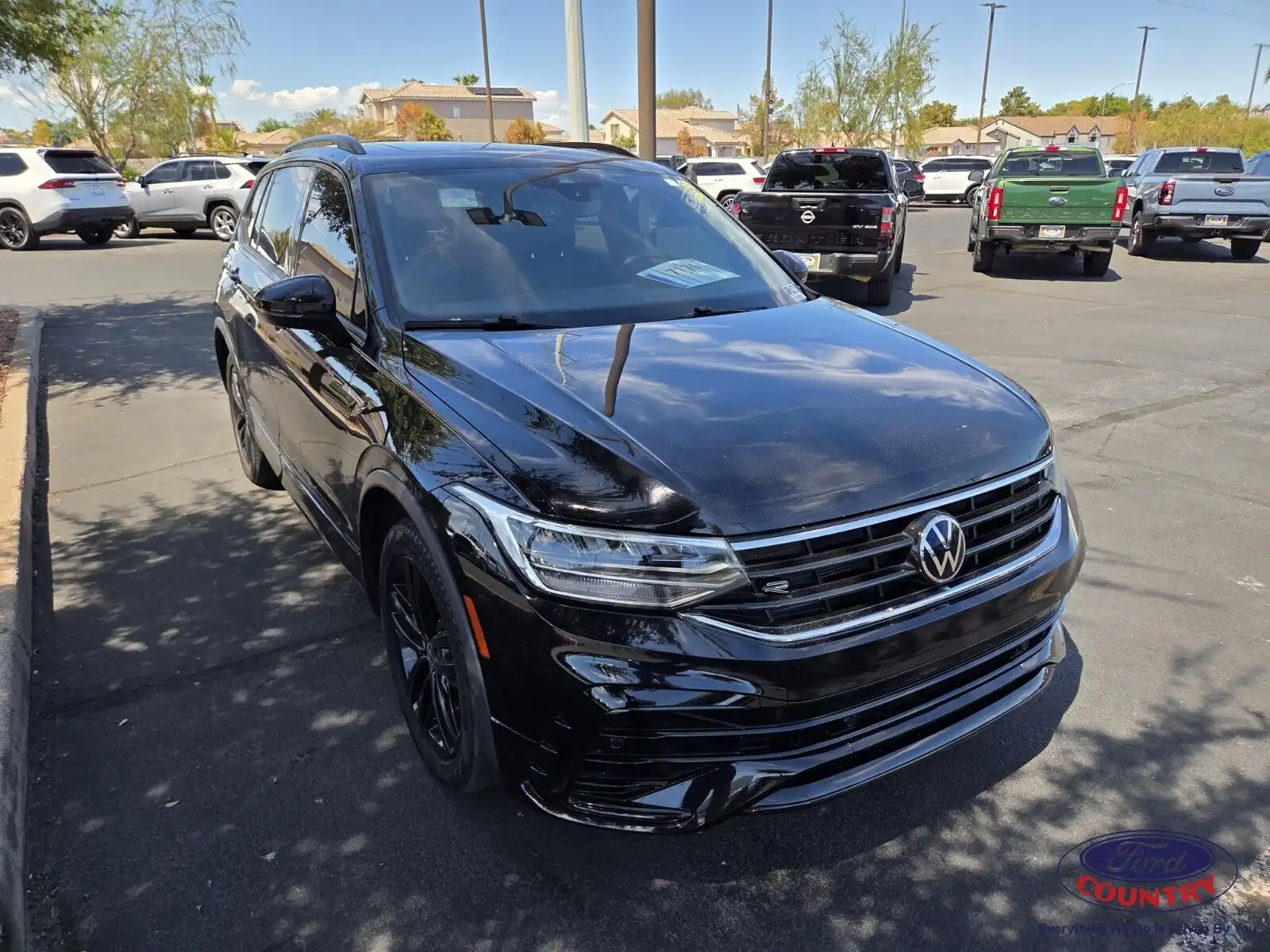 2022 Volkswagen Tiguan 2.0T SE R-Line Black's photo