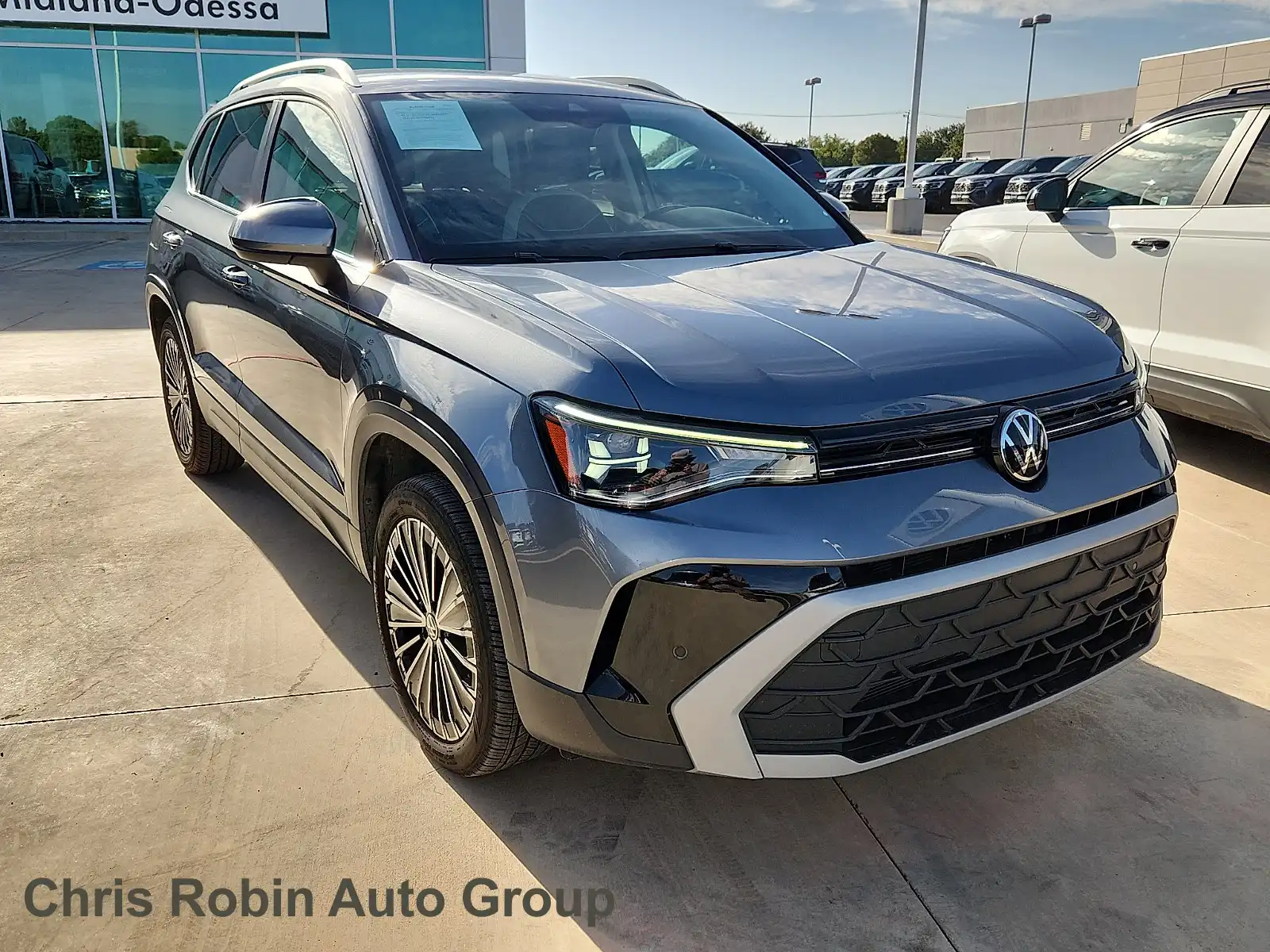 2025 Volkswagen Taos 1.5T SE's photo