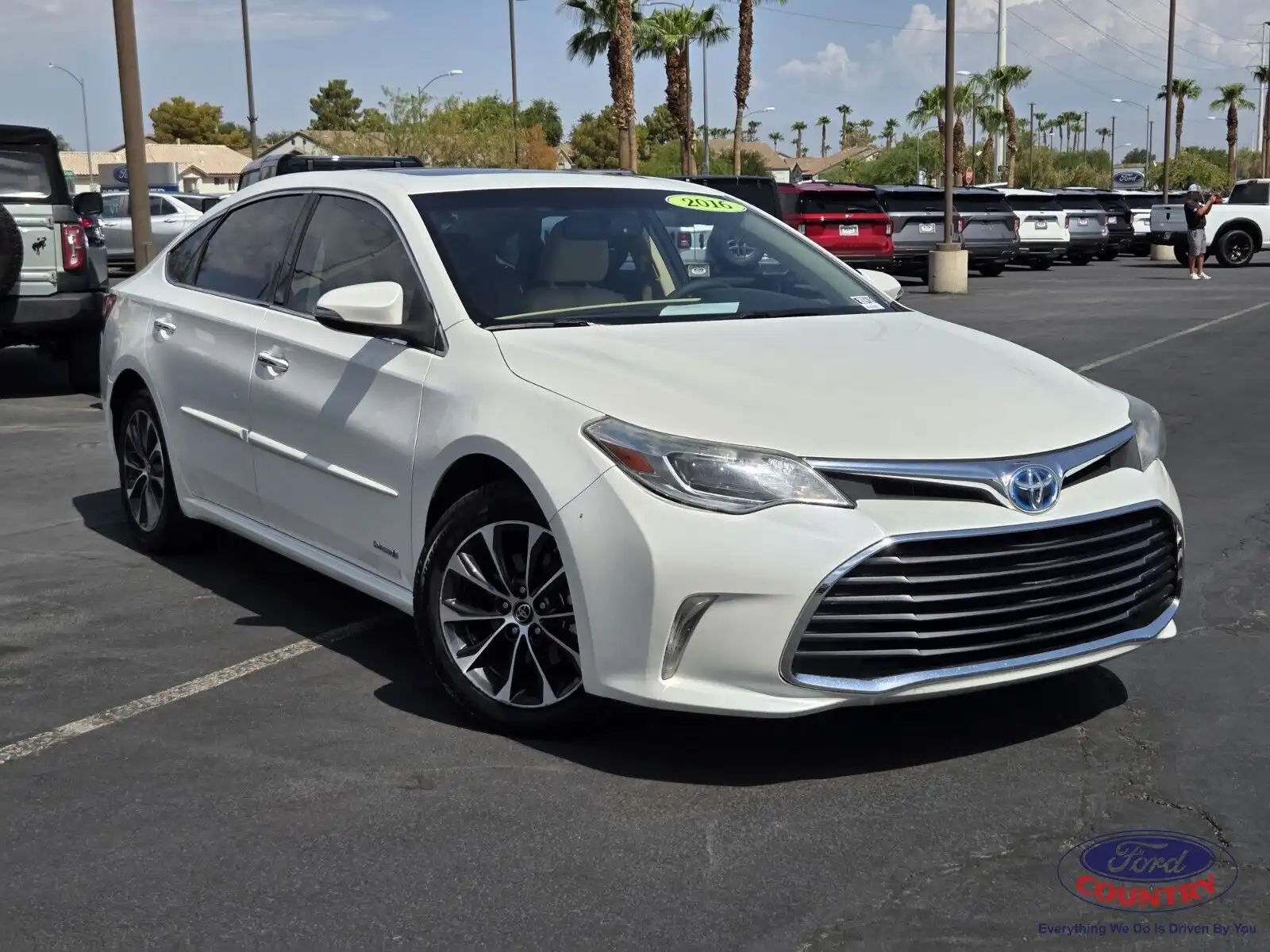 2016 Toyota Avalon XLE Premium Hybrid's photo