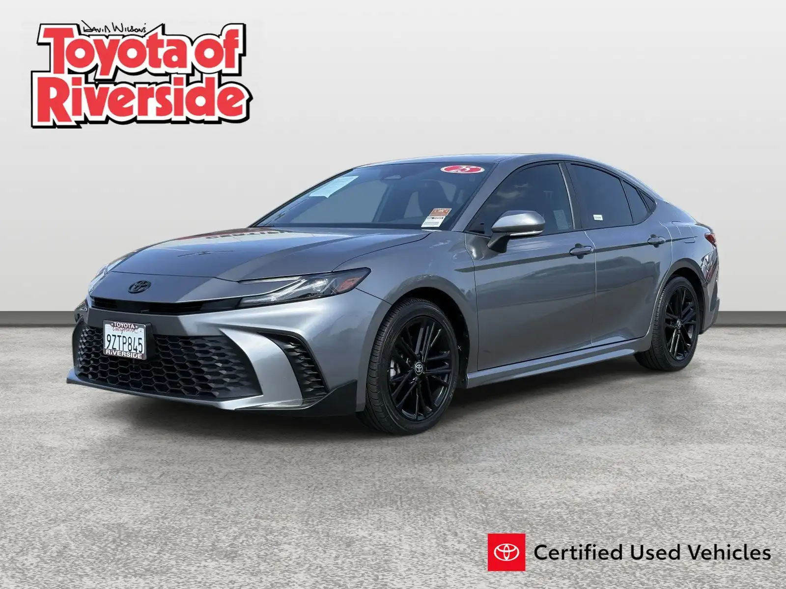 2025 Toyota Camry SE Hybrid's photo