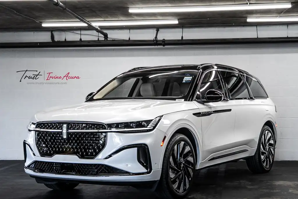2024 Lincoln Nautilus Black Label AWD's photo