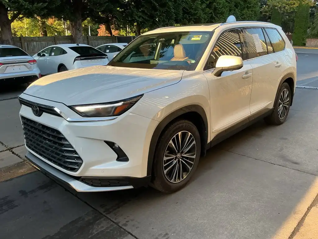 2025 Toyota Grand Highlander Hybrid MAX Platinum AWD's photo