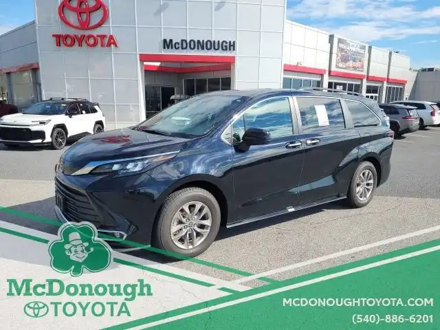 2024 Toyota Sienna XLE 8-Passenger Hybrid FWD's photo