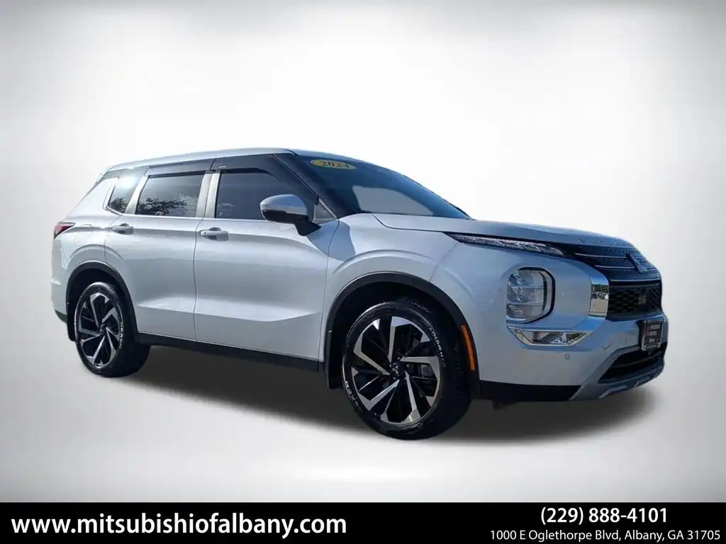 2024 Mitsubishi Outlander SE 2WD's photo