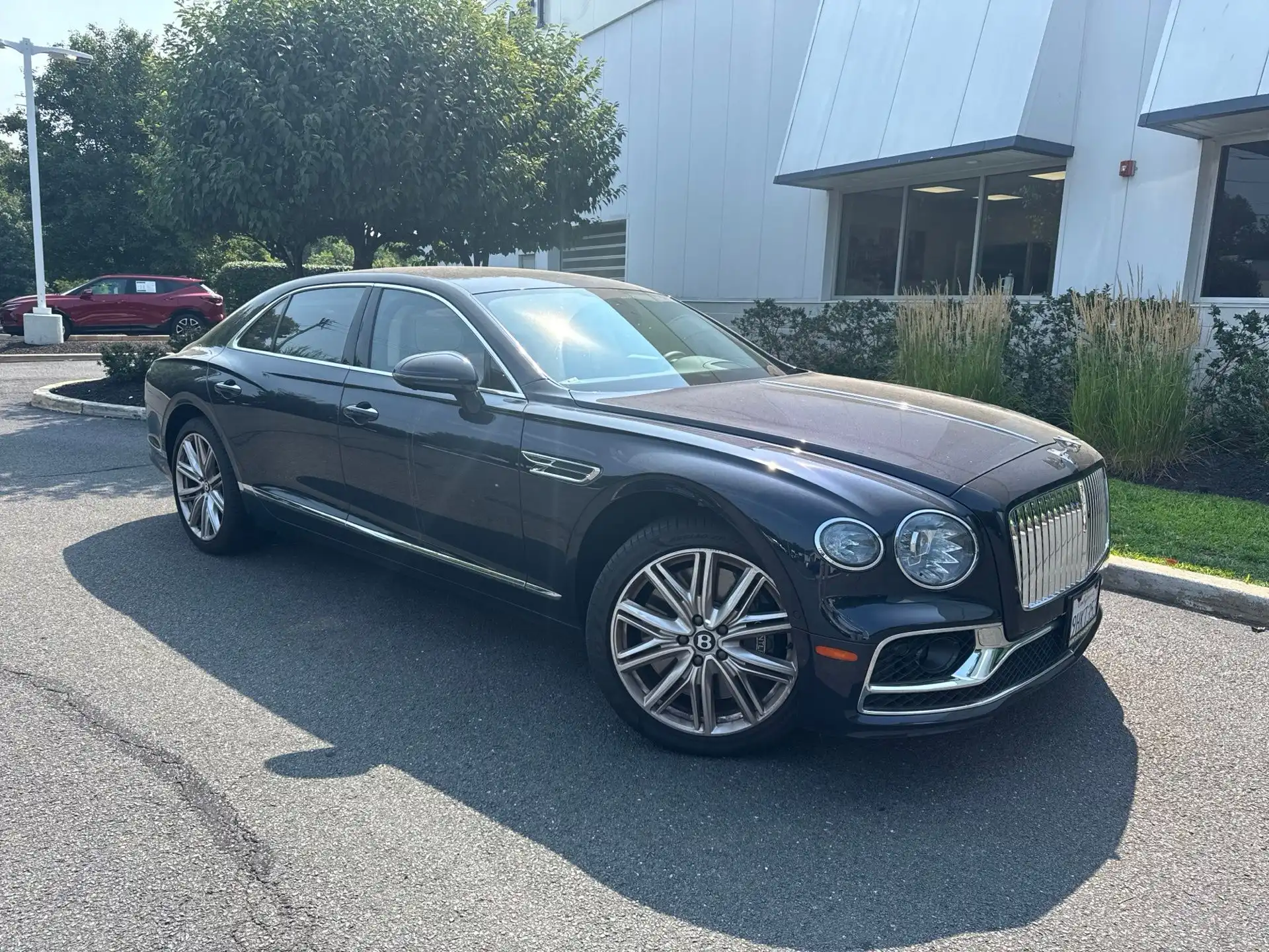 2023 Bentley Flying Spur V8 Mulliner's photo