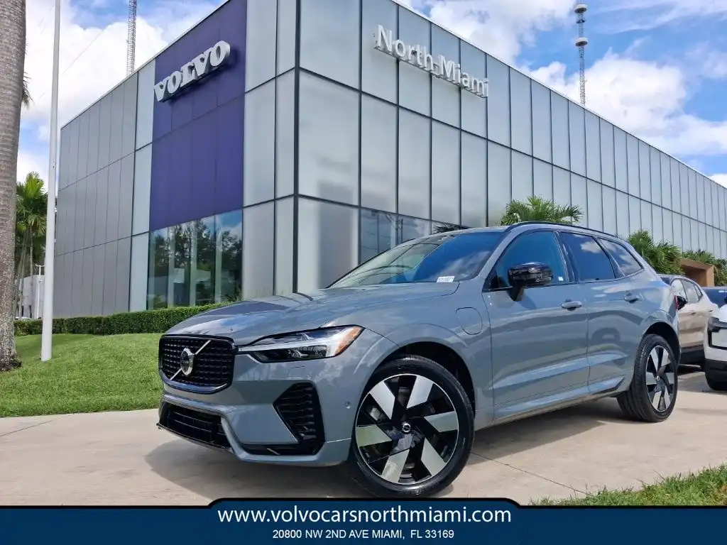 2024 Volvo XC60 T8 Plus Dark Theme AWD's photo