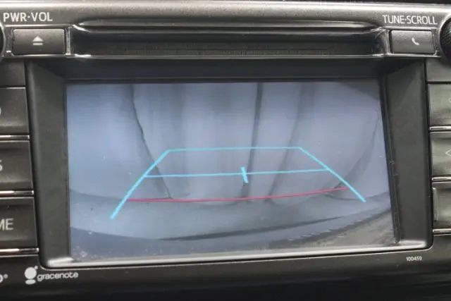 2015 Toyota RAV4 XLE photo 4