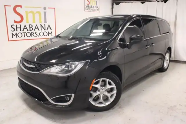 2017 Chrysler Pacifica Touring Plus's photo