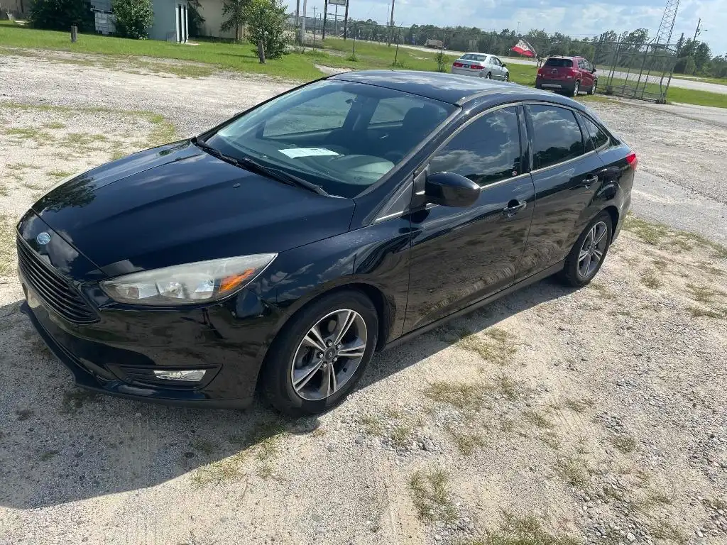 2018 Ford Focus Sedan SE's photo