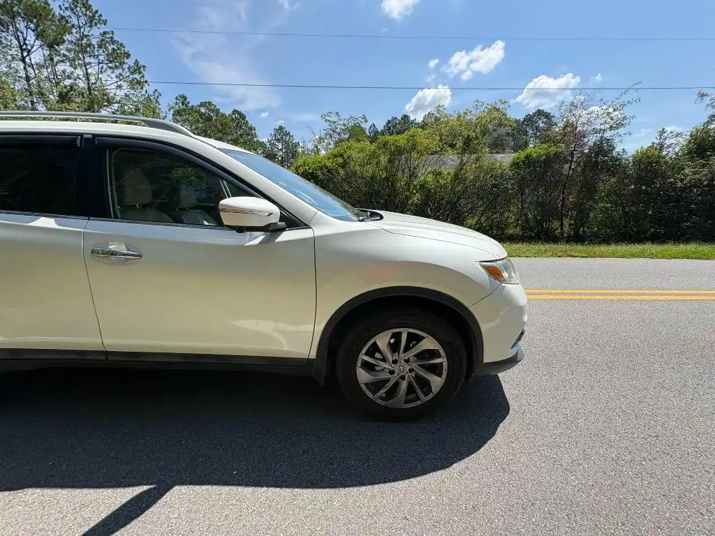 2015 Nissan Rogue Select S FWD's photo
