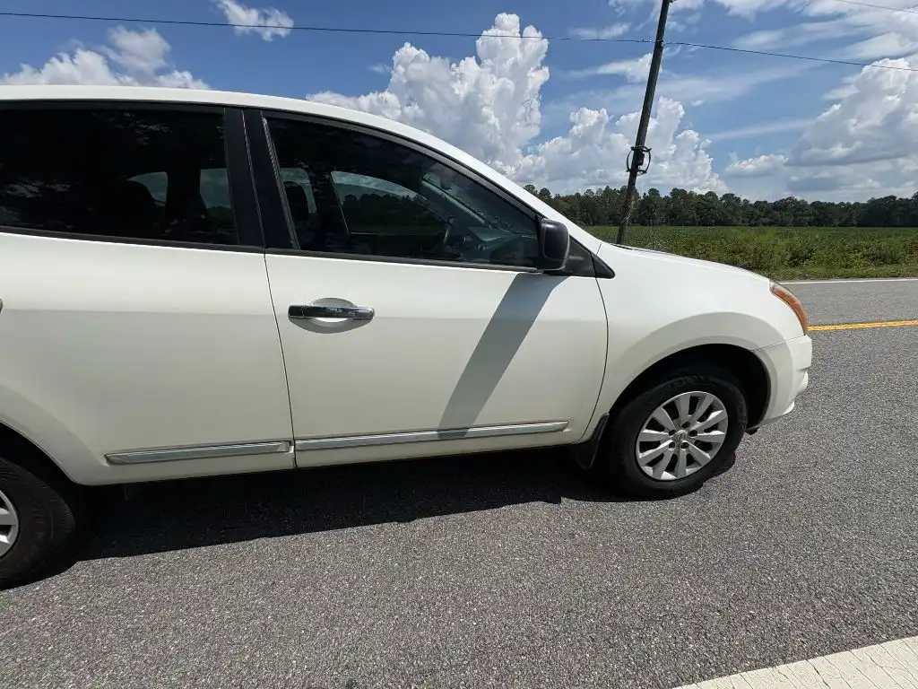 2014 Nissan Rogue Select S FWD's photo