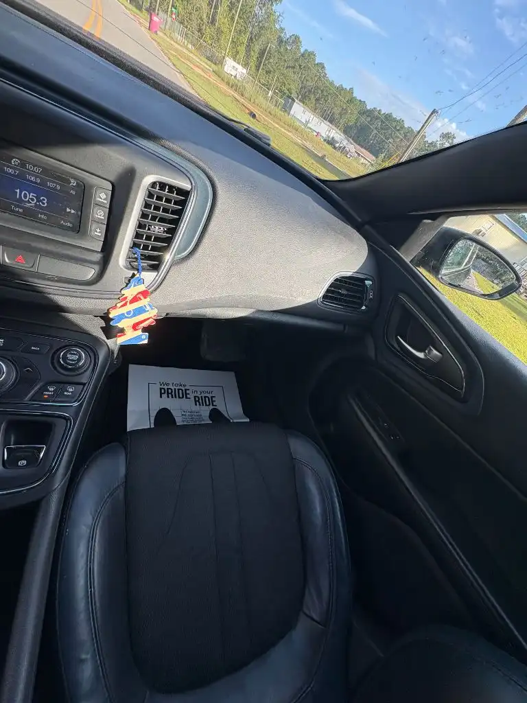 2015 Chrysler 200 S's photo
