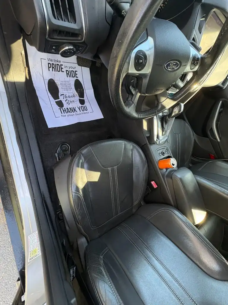 2013 Ford Focus Titanium Sedan's photo