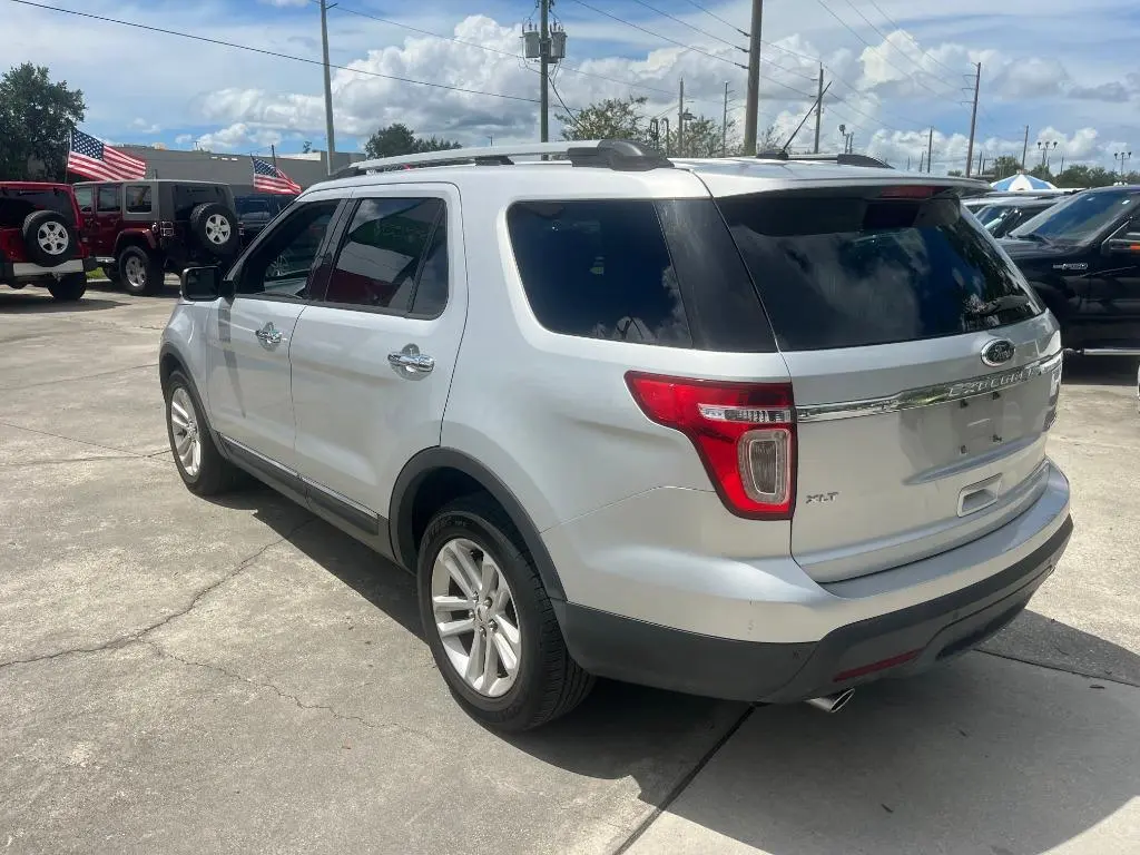2015 Ford Explorer XLT photo 3