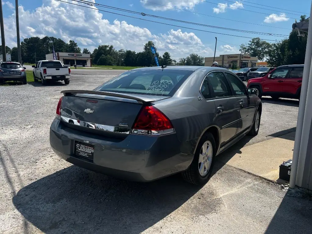 2009 Chevrolet Impala LT photo 3