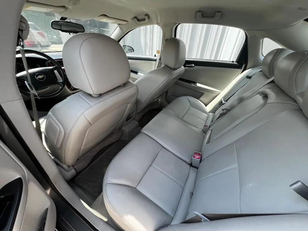 2009 Chevrolet Impala LT photo 5
