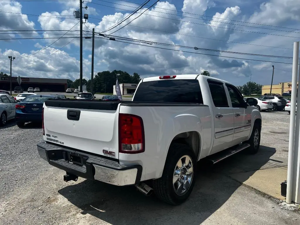 2011 GMC Sierra 2WD Crew Cab SLE SWB photo 3