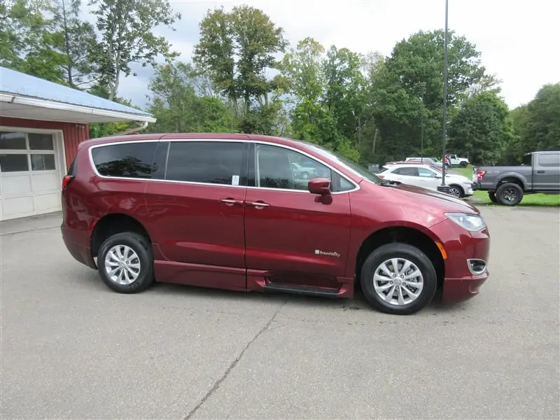 2018 Chrysler Pacifica Touring Plus photo 3