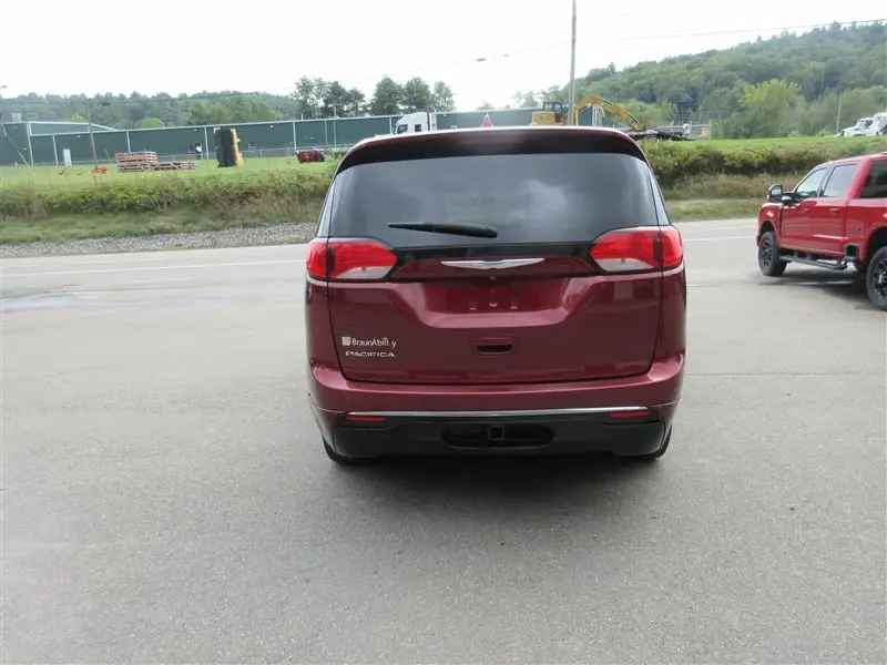 2018 Chrysler Pacifica Touring Plus photo 4