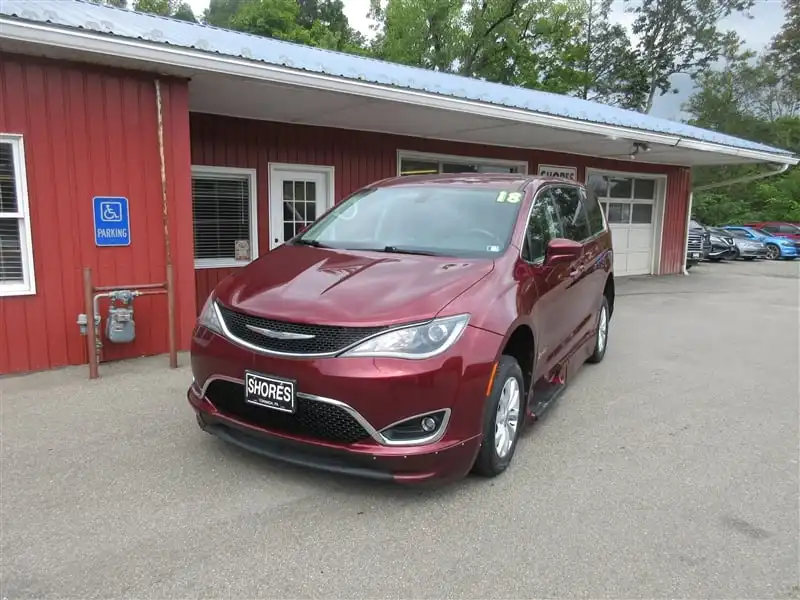 2018 Chrysler Pacifica Touring Plus's photo