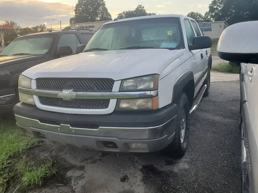 2004 Chevrolet Avalanche 2WD 1500 Series's photo
