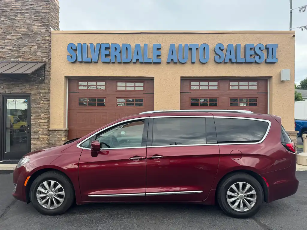 2018 Chrysler Pacifica Touring L's photo