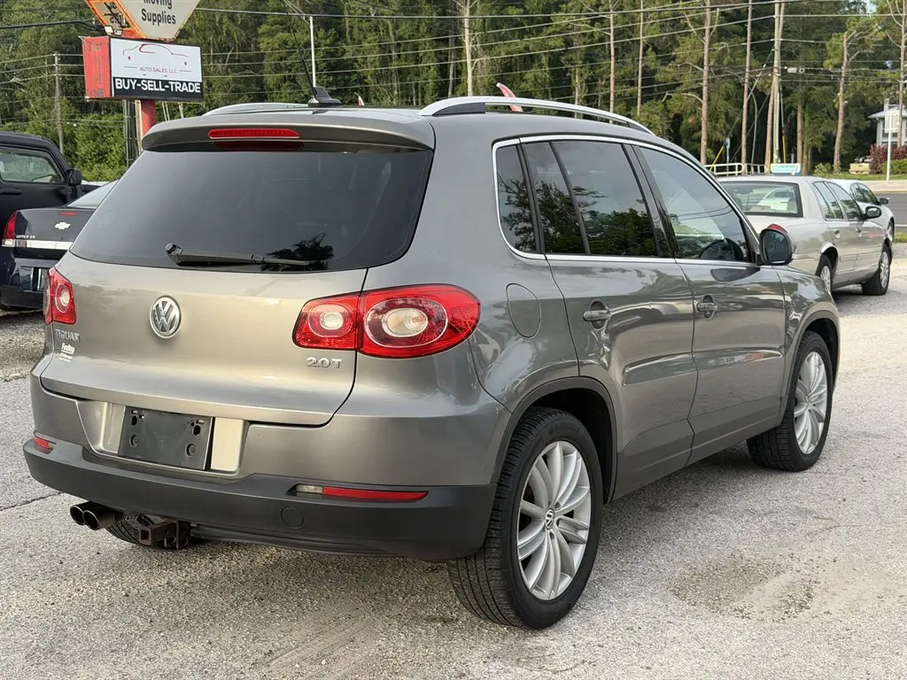 2010 Volkswagen Tiguan S auto photo 3
