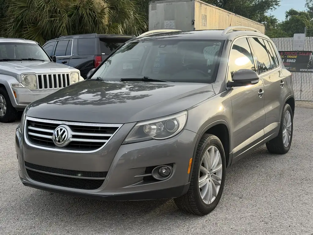 2010 Volkswagen Tiguan S auto photo 1